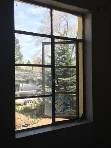 single pane glass window